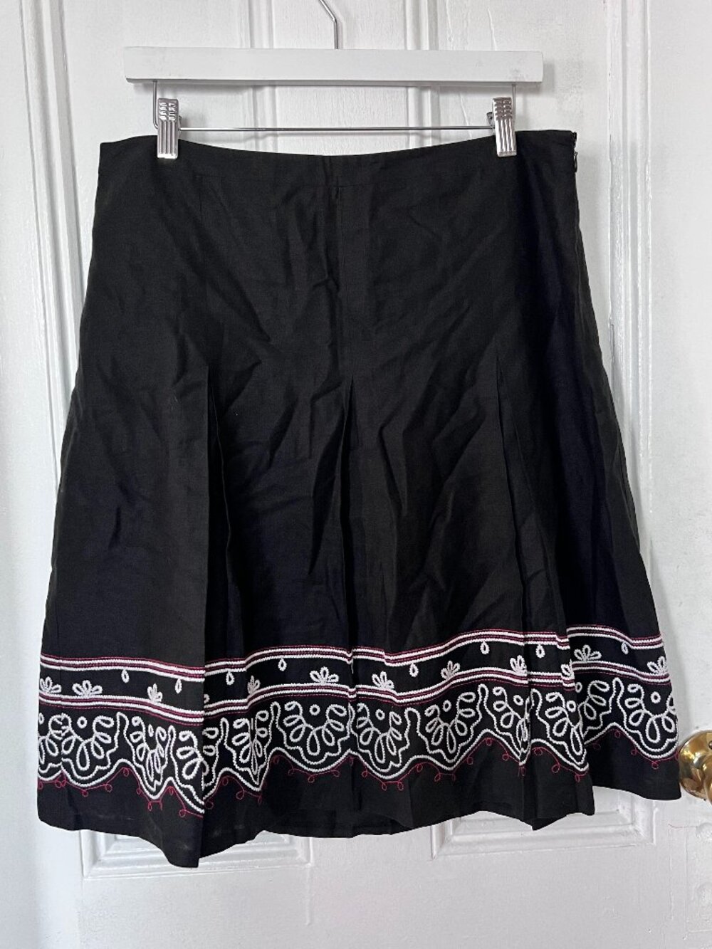 Ann Taylor LOFT Black Embroidered A-Line Midi Flowy Skirt 10 Boho Cottage